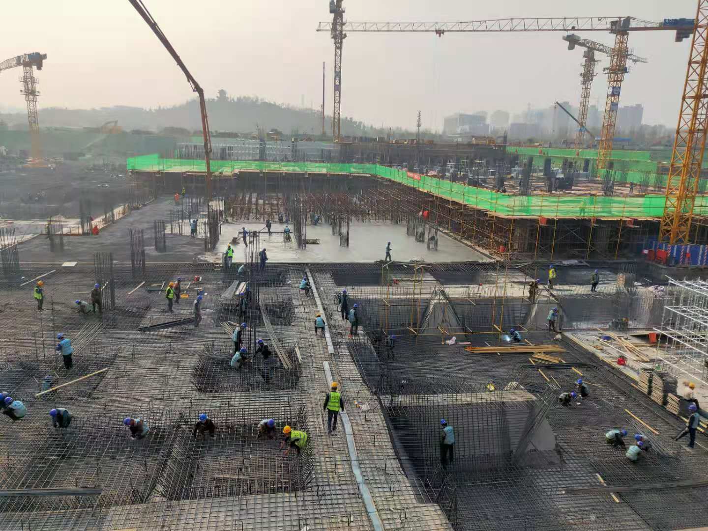 西安市領導赴我司承建的(de)紅會醫院項目工地(dì / de)督導(圖4)
