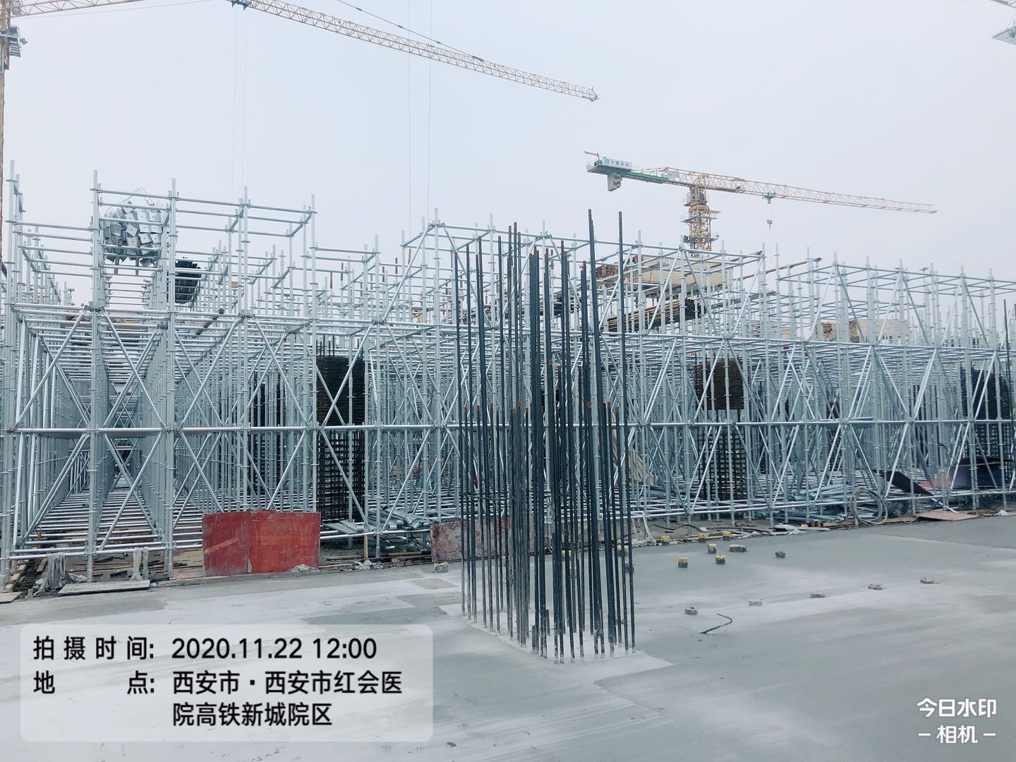 西安市領導赴我司承建的(de)紅會醫院項目工地(dì / de)督導(圖5)