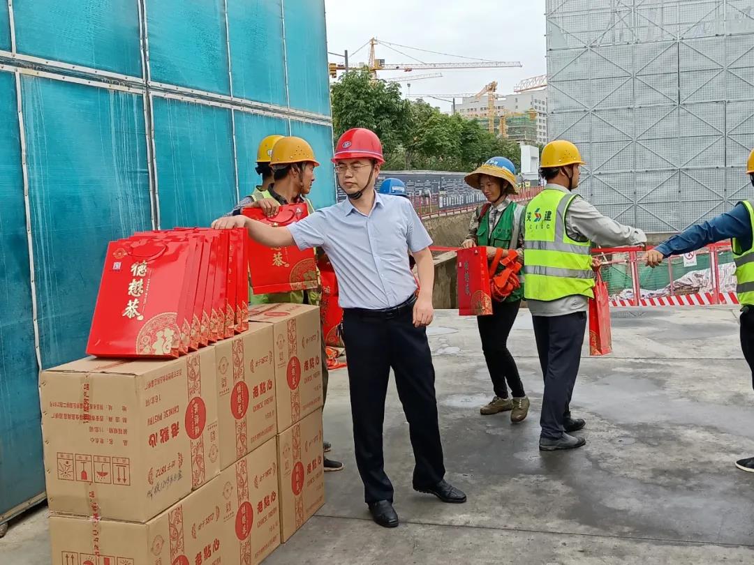 中秋佳節情意濃 項目慰問暖人(rén)心(圖5)