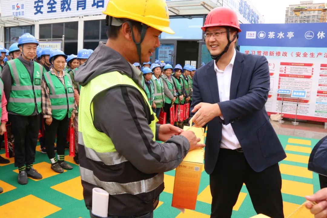 月近中秋月近圓，情至金盛情至酣|陝西金盛開展中秋節慰問活動！！！(圖1)